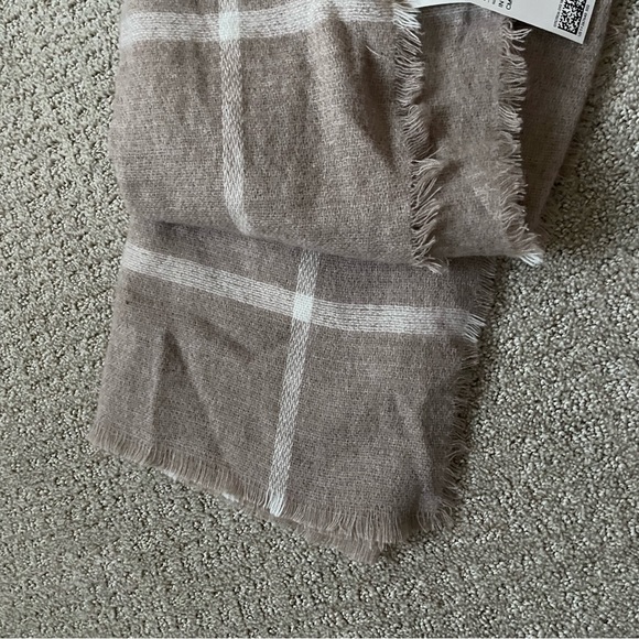 Extra long scarf - Picture 3 of 3